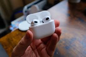 Airpod flashing red 1 airpod flashing red